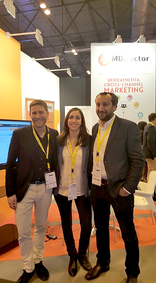 Joshua Novick, Ana Moreno y Fernando Gárate en el stand de MDirector